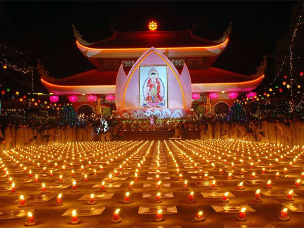 Lễ Phật ngày Tết Nguyên Tiêu - Tết Thượng Nguyên tại Việt Nam
