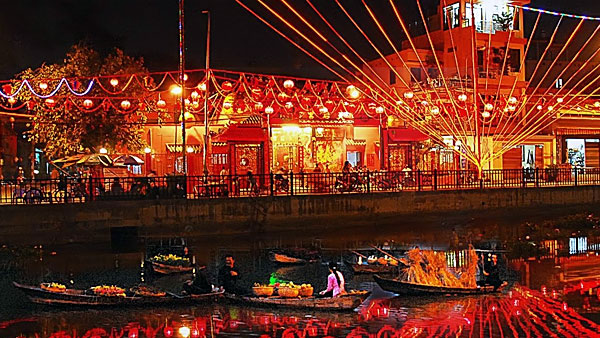 Tết Nguyên Tiêu là ngày lễ hội cổ truyền tại Trung Quốc và là Tết Thượng Nguyên tại Việt Nam