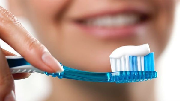 Đánh răng đúng cách và hai lần mỗi ngày