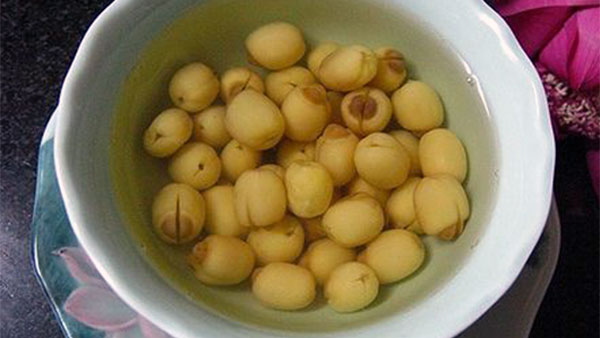 Canh hạt sen chữa mất ngủ