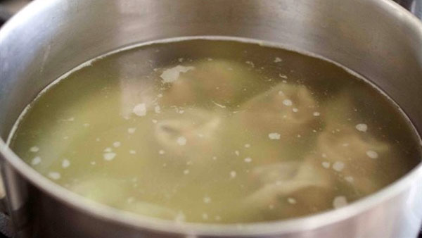 Nước hầm xương dùng nấu súp