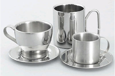 Không nên đựng cà phê vào ly inox