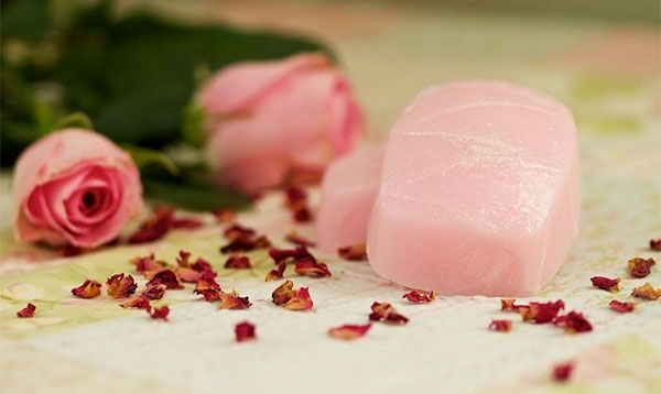 Sử dụng xà phòng và Gel thơm