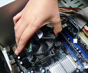 Lắp bộ phận quạt giải nhiệt lên Mainboard