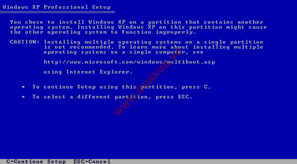 Nhấn phím C để tiếp tục cài đặt Windows
