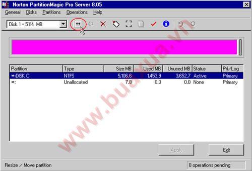 nhấn vào nút Resize/Move Partition để thu nhỏ dung lượng của Partition