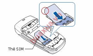 Gắn thẻ SIM vào khe trên điện thoại
