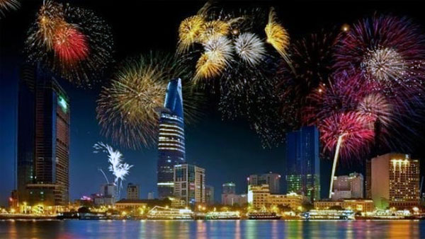 Bắn pháo hoa chào đón năm mới - Tết Dương lịch ở Việt Nam